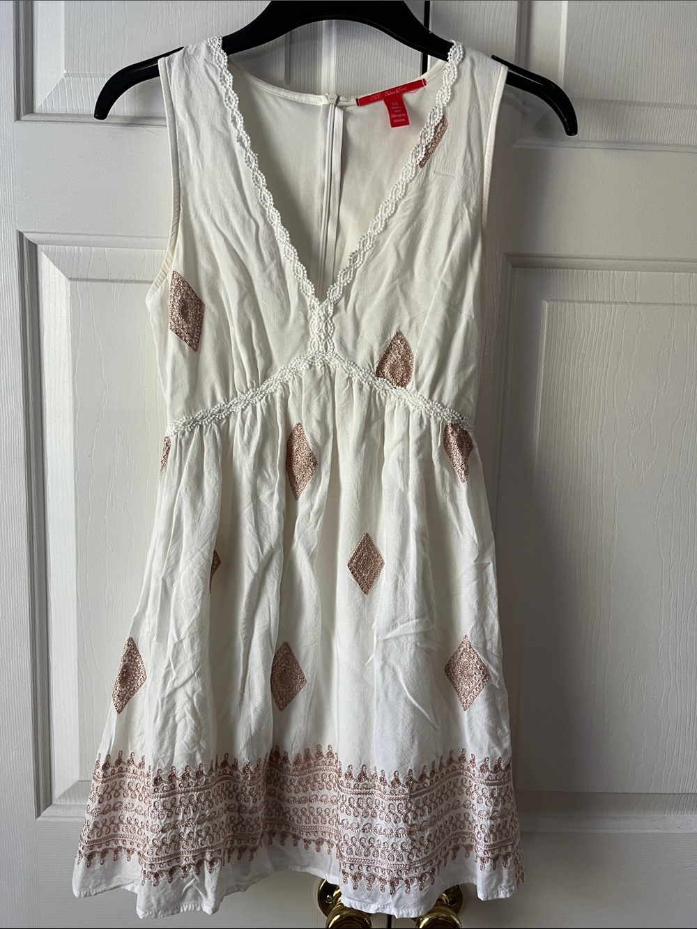 Chelsea & Violet White Boho Embroidered Mini Dress Lace Trim Size XS Cottagecore